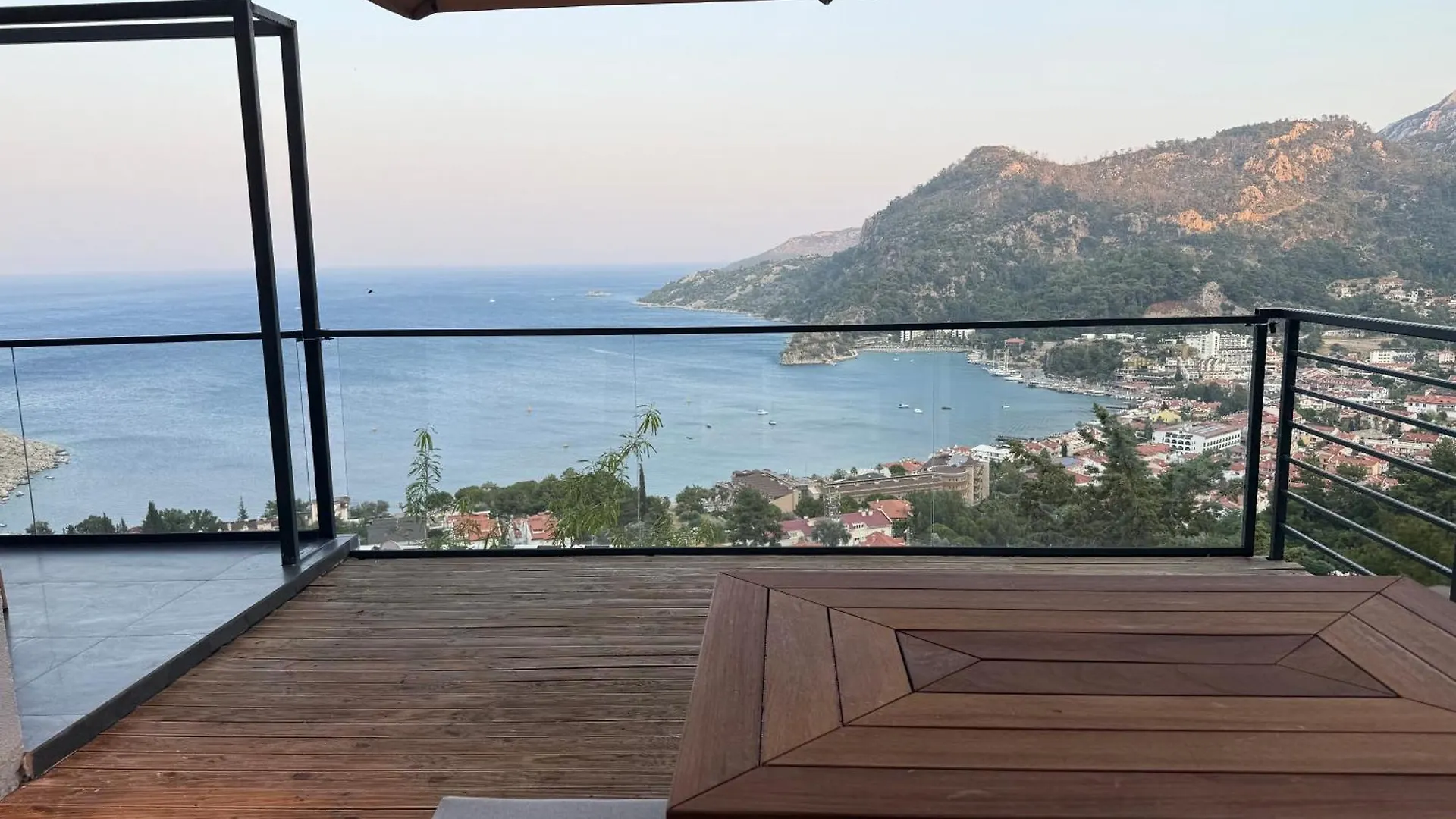 Mavinin ve Yeşilin dansı Apartment Marmaris