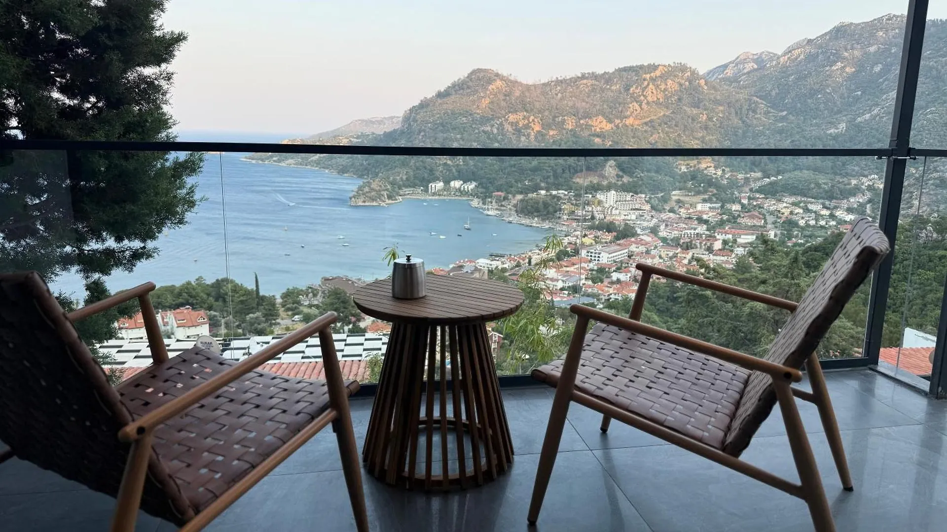 Mavinin ve Yeşilin dansı Apartment Marmaris