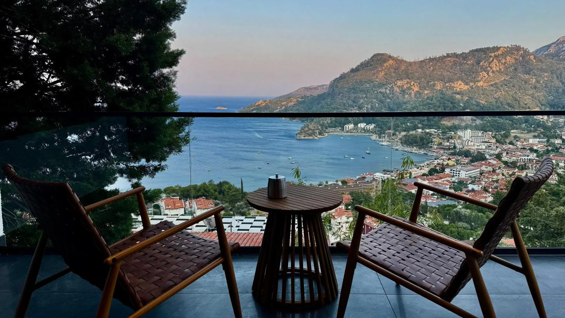 Mavinin ve Yeşilin dansı Apartment Marmaris