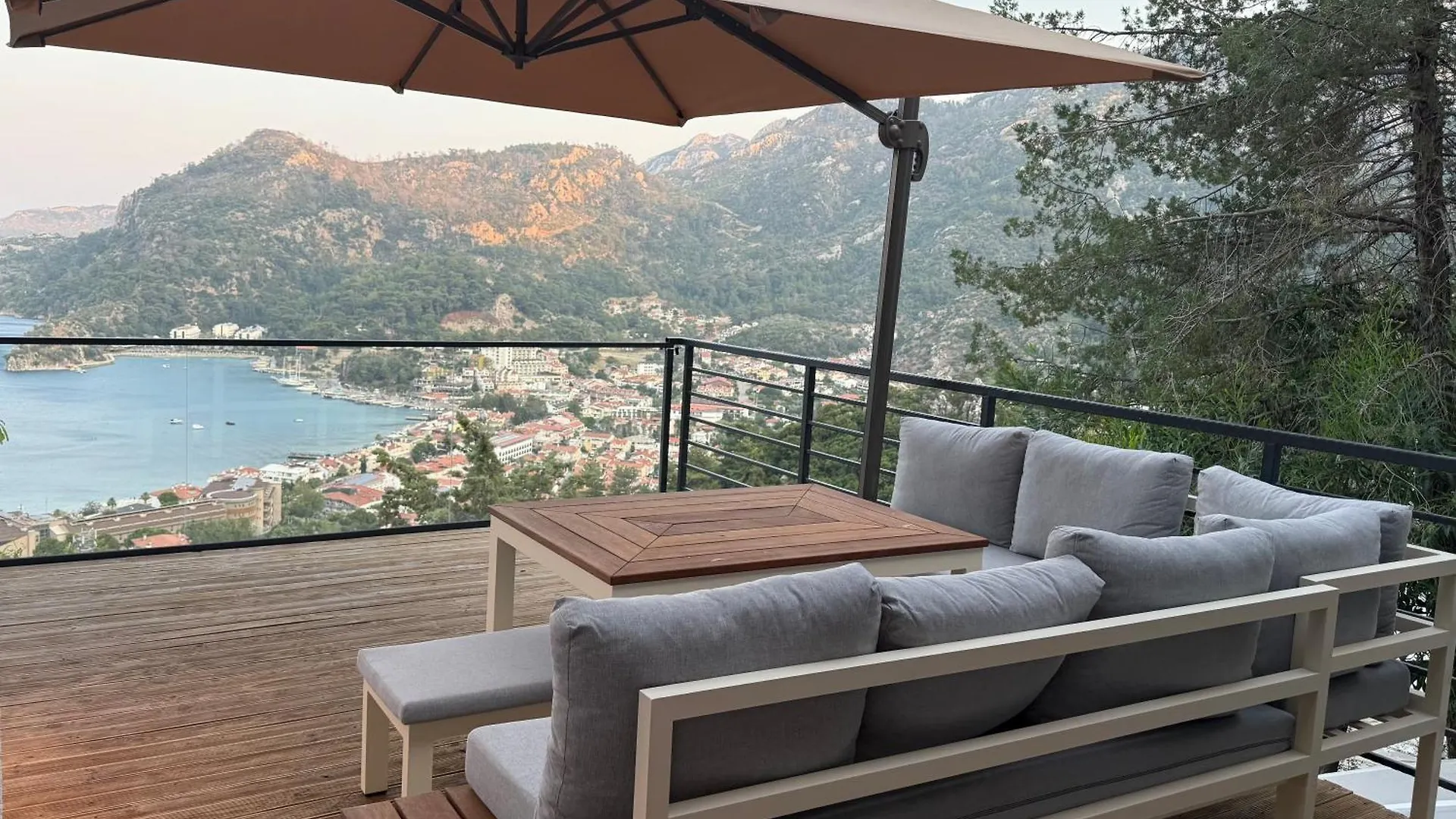 Mavinin ve Yeşilin dansı Apartment Marmaris
