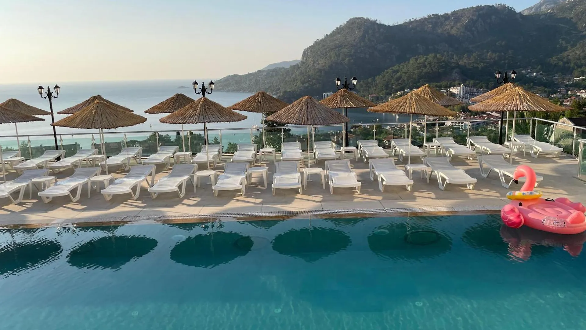 Mavinin ve Yeşilin dansı Apartment Marmaris