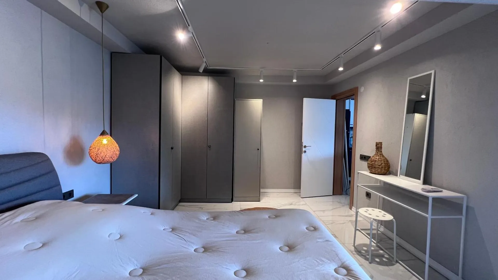 Mavinin ve Yeşilin dansı Daire Marmaris