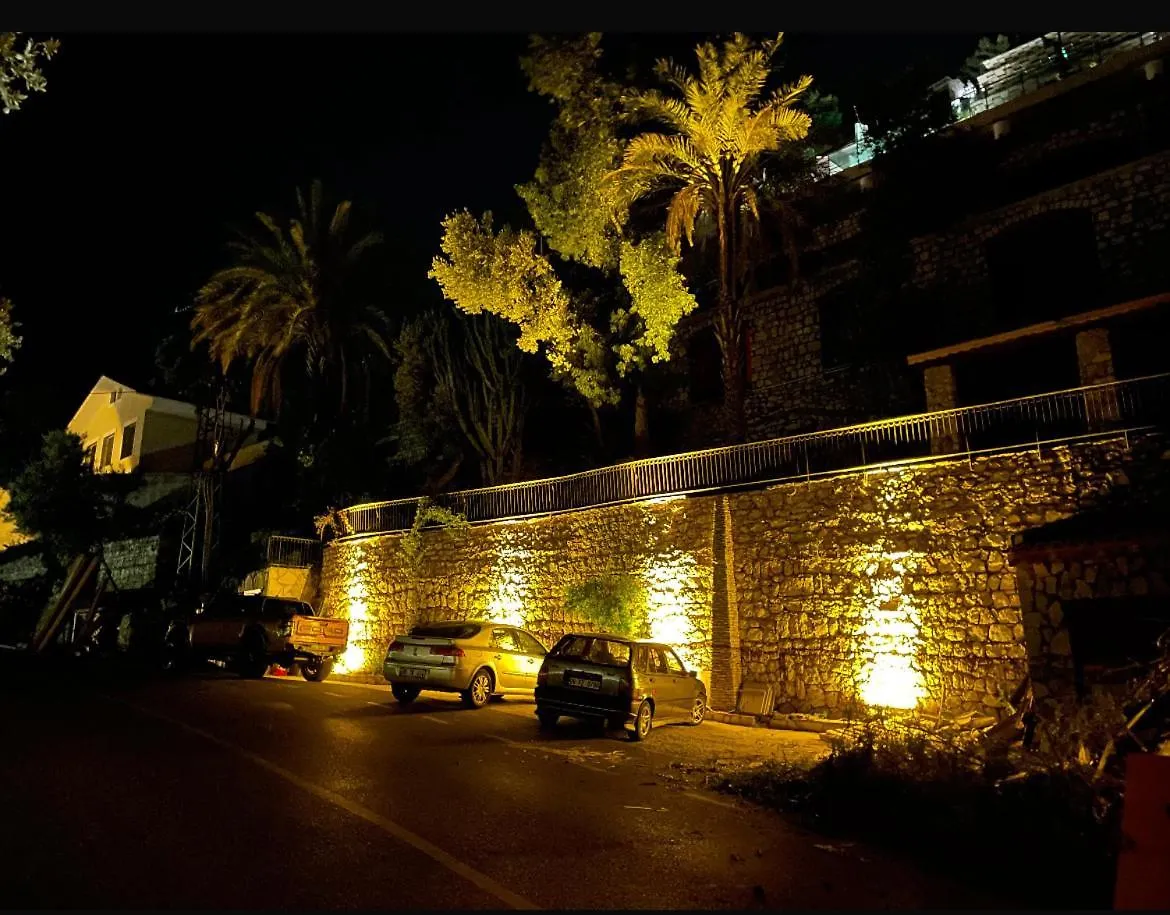 Mavinin ve Yeşilin dansı Daire Marmaris